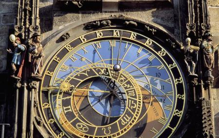 Old Town Sqaure Hall And Astronomical Clock Image