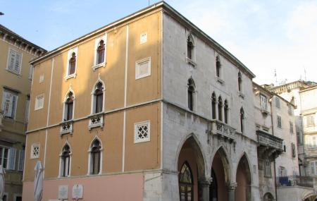 Ethnographic Museum Split Image
