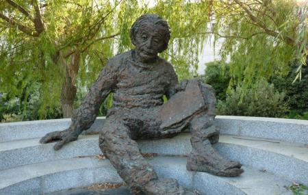 Albert Einstein Memorial Image