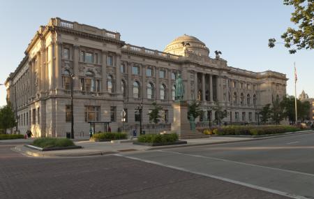 Milwaukee Public Library Image