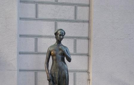 Juliet Capulet Statue, Munich | Ticket Price | Timings | Address: TripHobo