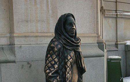 Margaretha Krook Statue Image