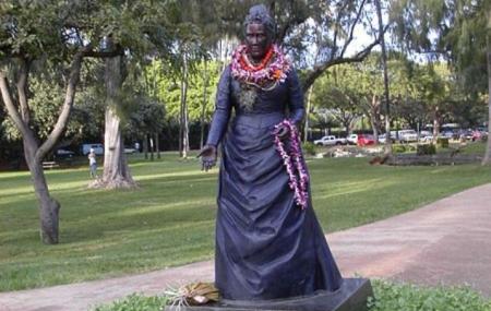 Queen Kapiolani Statue Image