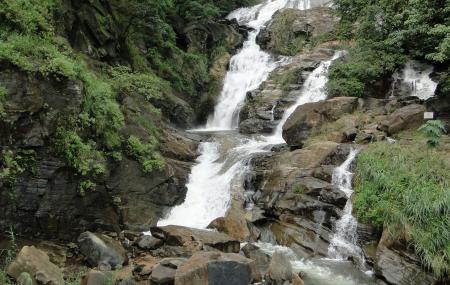 Ravana Ella Falls And Ravana Caves Image