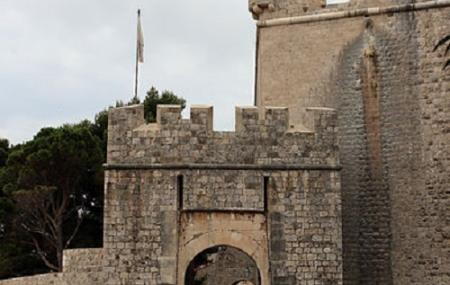 Ploce Gate Image