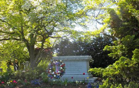 Woodward Hill Cemetery Image