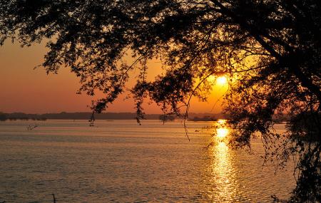 Thol Lake Image