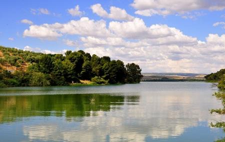 Lago Di San Giuliano Image