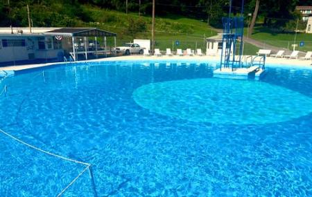 Harmony Acres Swimming Pool Image