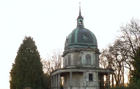 Mausoleum Im Schlosspark Hasperde Image