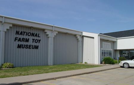 National Farm Toy Museum Dyersville Ticket Price Timings