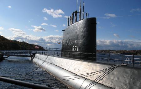 U S S Nautilus Image