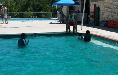 Lake Creek Pool Image