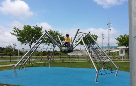 Parque De Las Canteras De Cueto Image