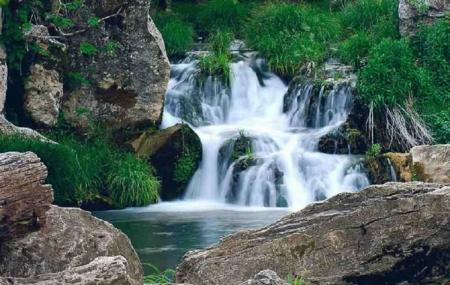 Polylimnio Waterfalls Image