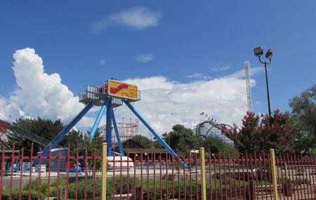 Cliff's Amusement Park Image