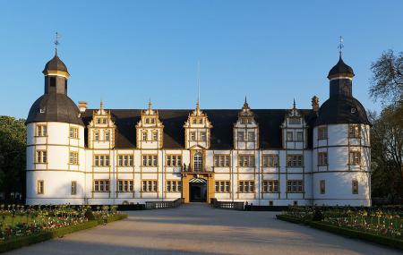 Schloss Neuhaus Image