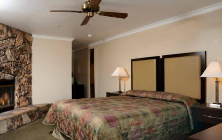 Pacific Shores Inn Image