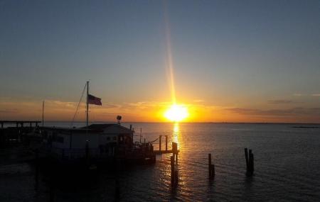 Doc's Seafood And Steaks Image