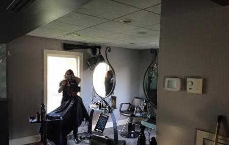 Excuria Salon & Spa Image