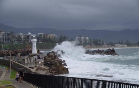 Wollongong Breakwater Lighthouse Image