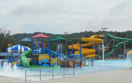 Uhrichsville Water Park Image