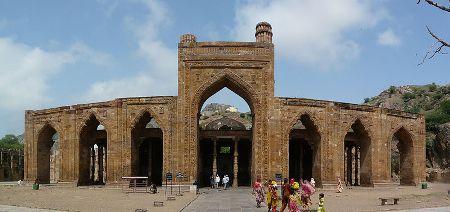 Adhai Din Ka Jhonpra Mosque Image