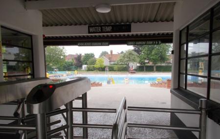 Greenbank Outdoor Swimming Pool Image