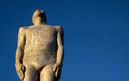Voyages Friendship Statue Image