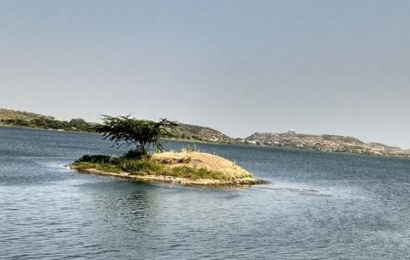 Lal Pari Lake Image