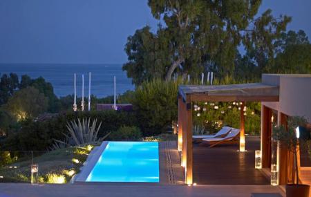 Island Club Restaurant Image