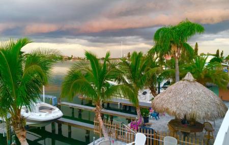 Snug Harbor Inn Image
