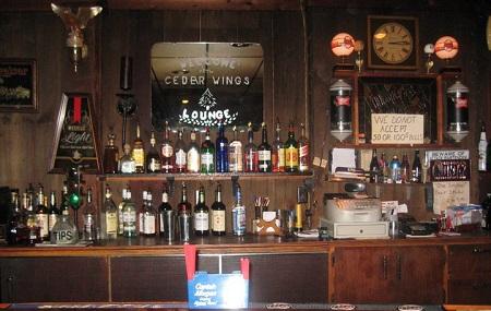 Cedar Wings Lounge Image