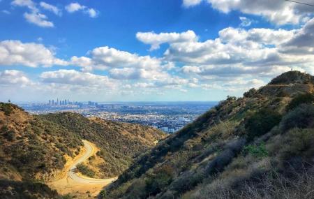 Runyon Canyon Park Entrance - Fuller Avenue Image