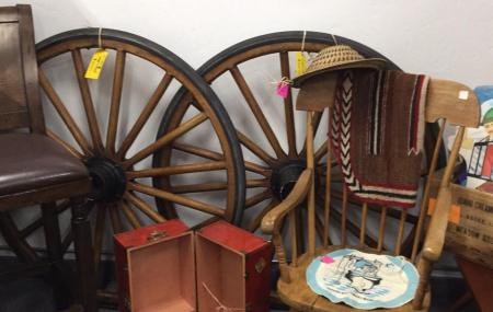 Rusty Retro Antiques & Oddities Image