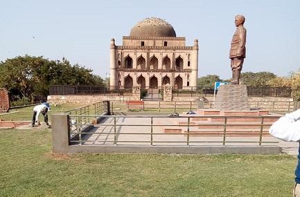 Chor Gumbad Image