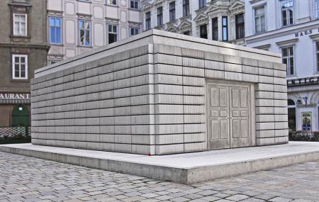 Judenplatz Holocaust Memorial Image