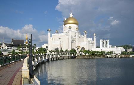 Sultan Omar Ali Saifuddien Mosque Image