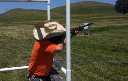 Slosa Rifle & Pistol Range Image