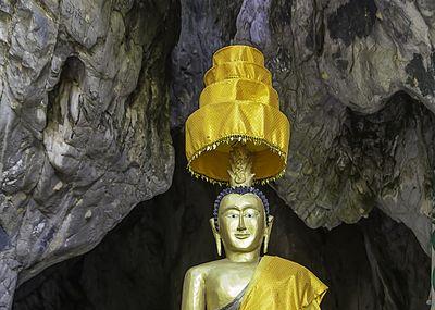 Wat Tham Phra (buddha Images Cave) Image