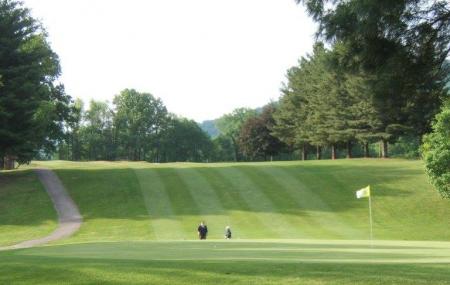 Pine Oaks Golf Course Image