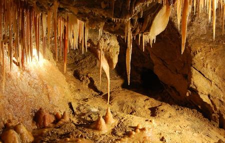 Treak Cliff Cavern Image