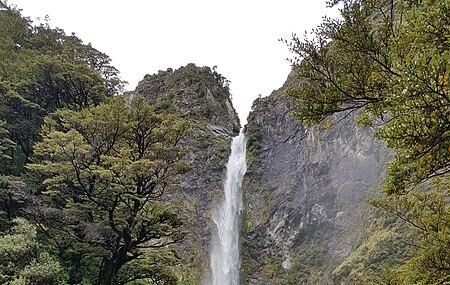 Devils Punchbowl Waterfall Image
