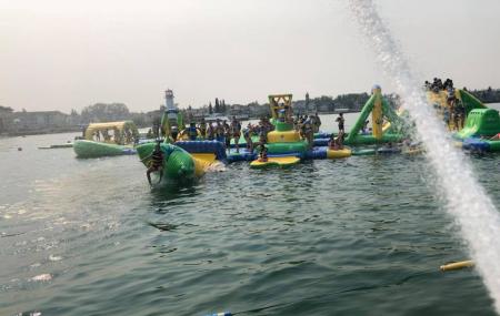 Sylvan Lake Aqua Splash Image
