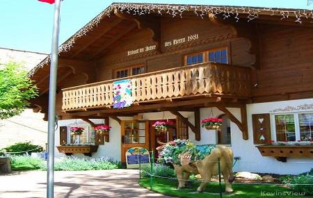 Maple Leaf Cheese And Chocolate Haus Image