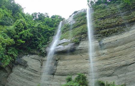 Shuvolong Waterfalls Image