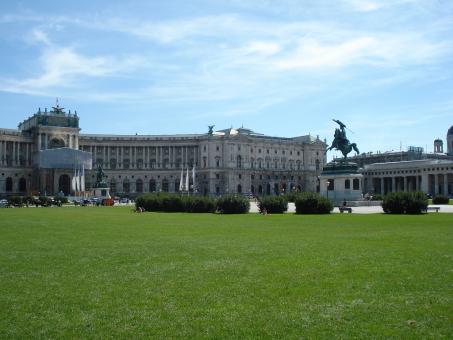 9 Day Trip to Paris, Vienna from Bangkok