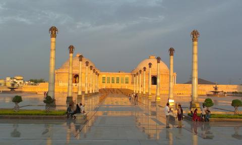 1 Day Trip to Lucknow