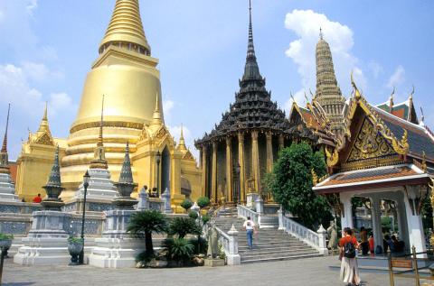 18 Day Trip to Bangkok, Khon kaen, Nakhon nayok, Chiang khan, Hua hin, Phetchabun from Paron