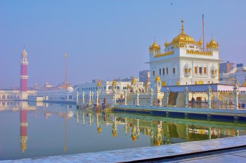 8 Day Trip to Agra, Delhi, Amritsar, Manali from Bengaluru